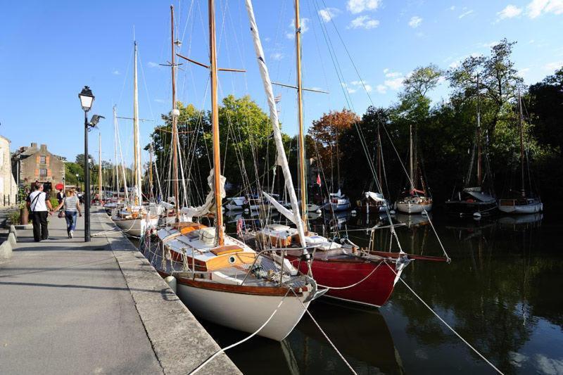 Aux Petits Bonheurs, Gites Culturel A La Roche Bernard Férel Exteriör bild