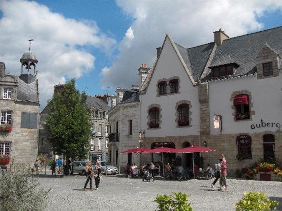 Aux Petits Bonheurs, Gites Culturel A La Roche Bernard Férel Exteriör bild