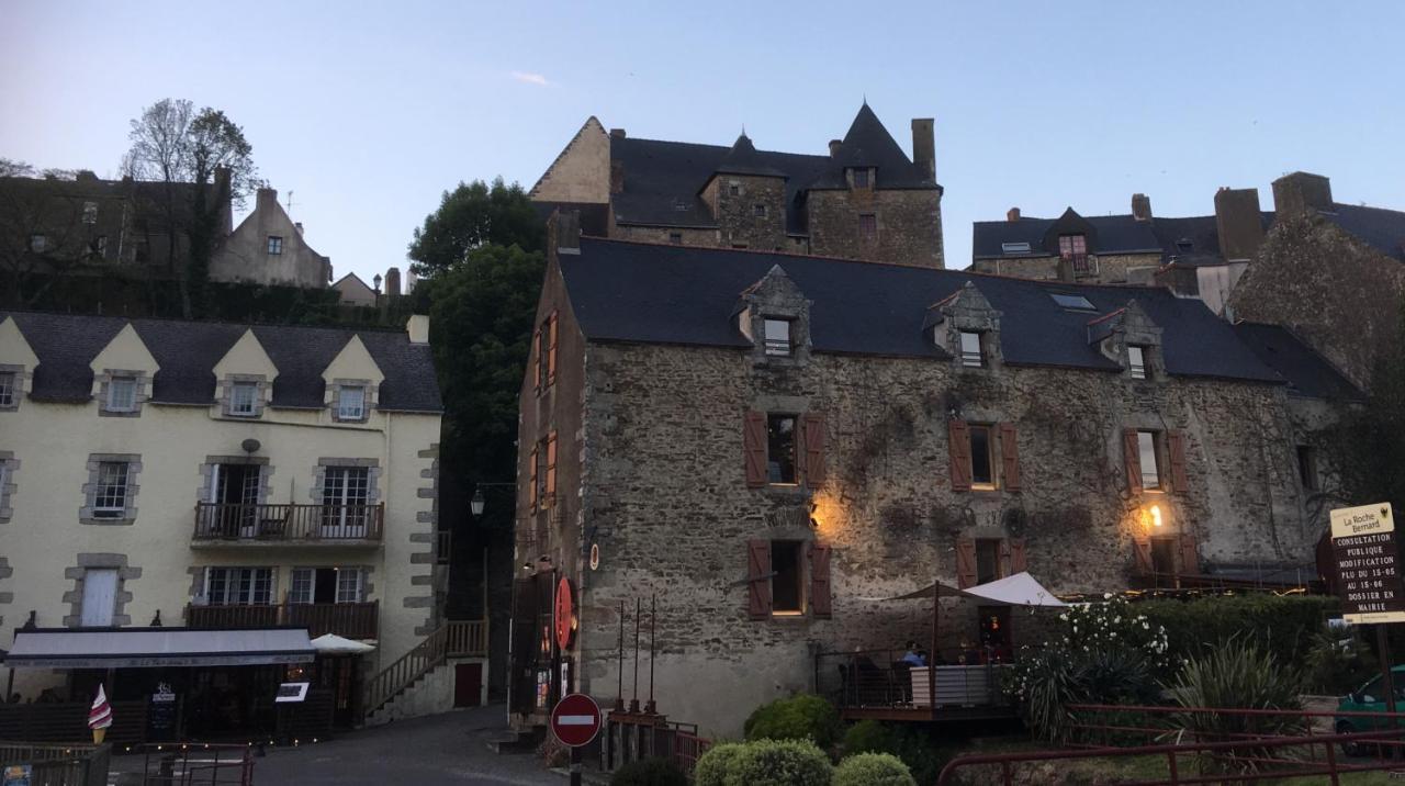 Aux Petits Bonheurs, Gites Culturel A La Roche Bernard Férel Exteriör bild
